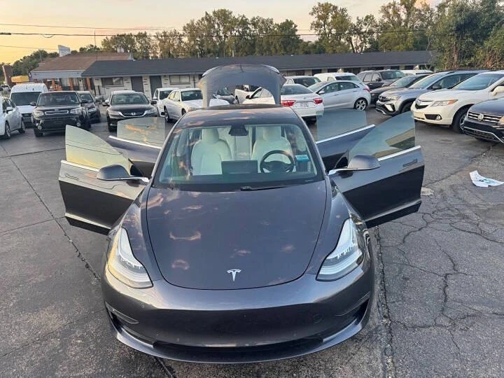 2018 Tesla Model 3 - Image 5 of 12