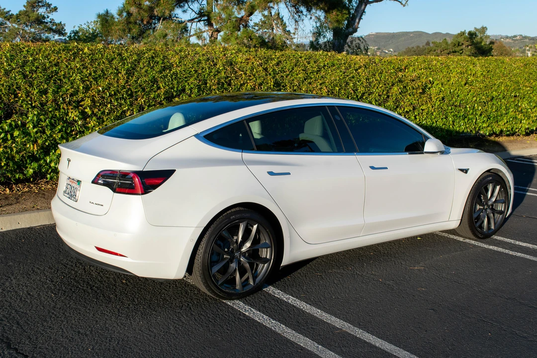 2018 Tesla Model 3 - Image 24 of 31