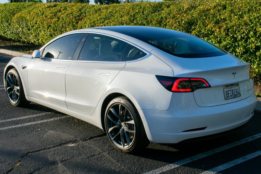 2018 Tesla Model 3 - Image 4 of 31