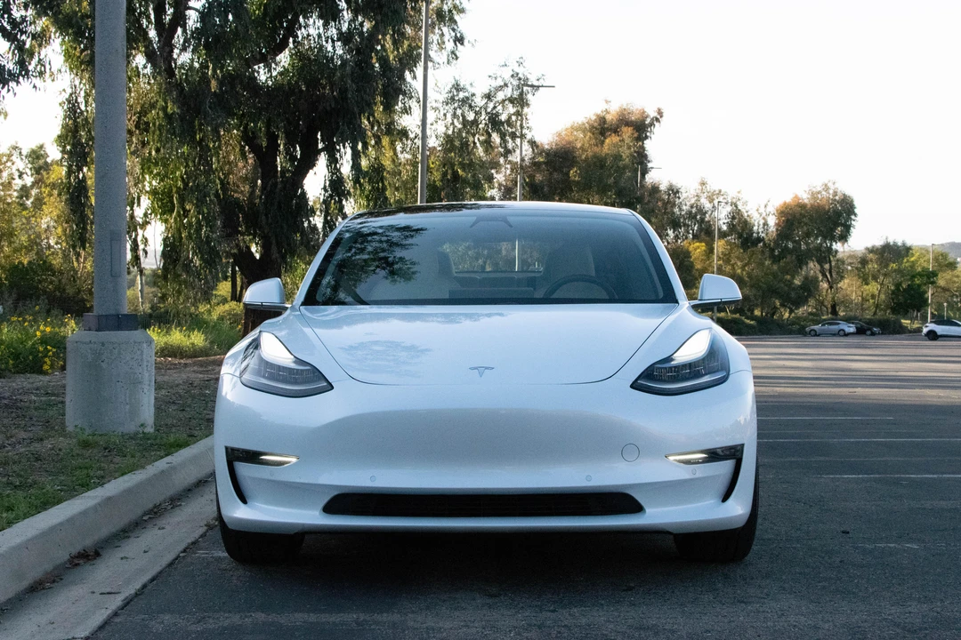 2018 Tesla Model 3 - Image 9 of 31