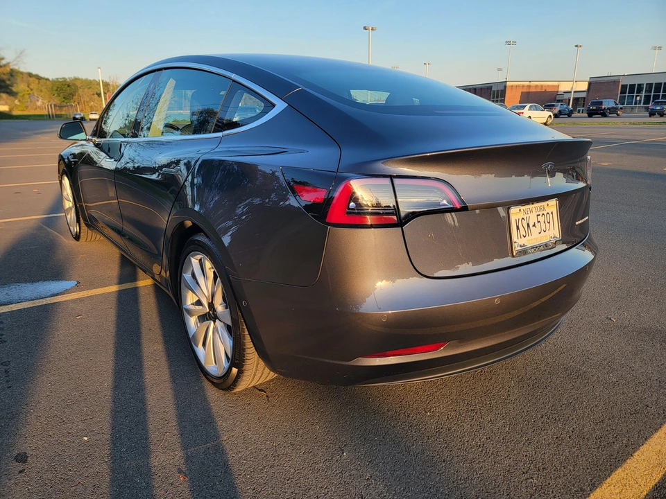 2018 Tesla Model 3 - Image 10 of 31