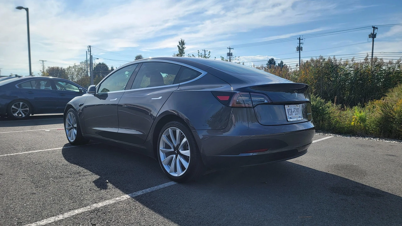 2018 Tesla Model 3 - Image 9 of 31