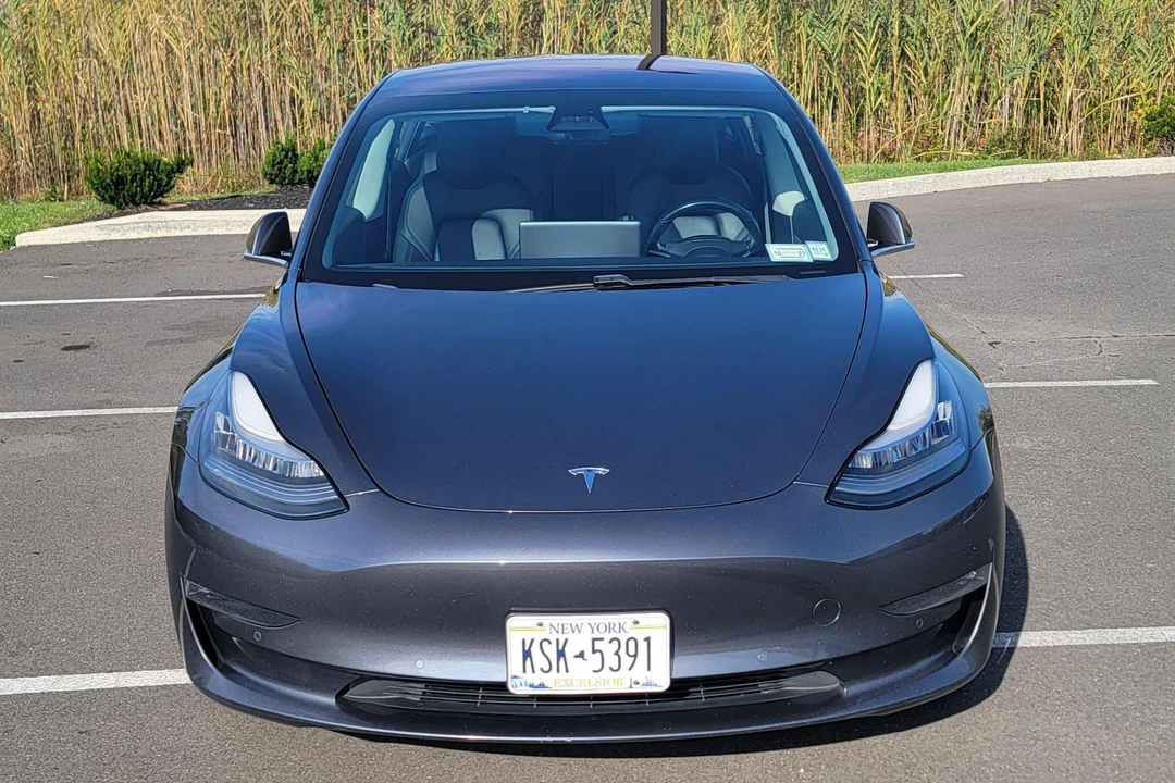 2018 Tesla Model 3 - Image 2 of 31