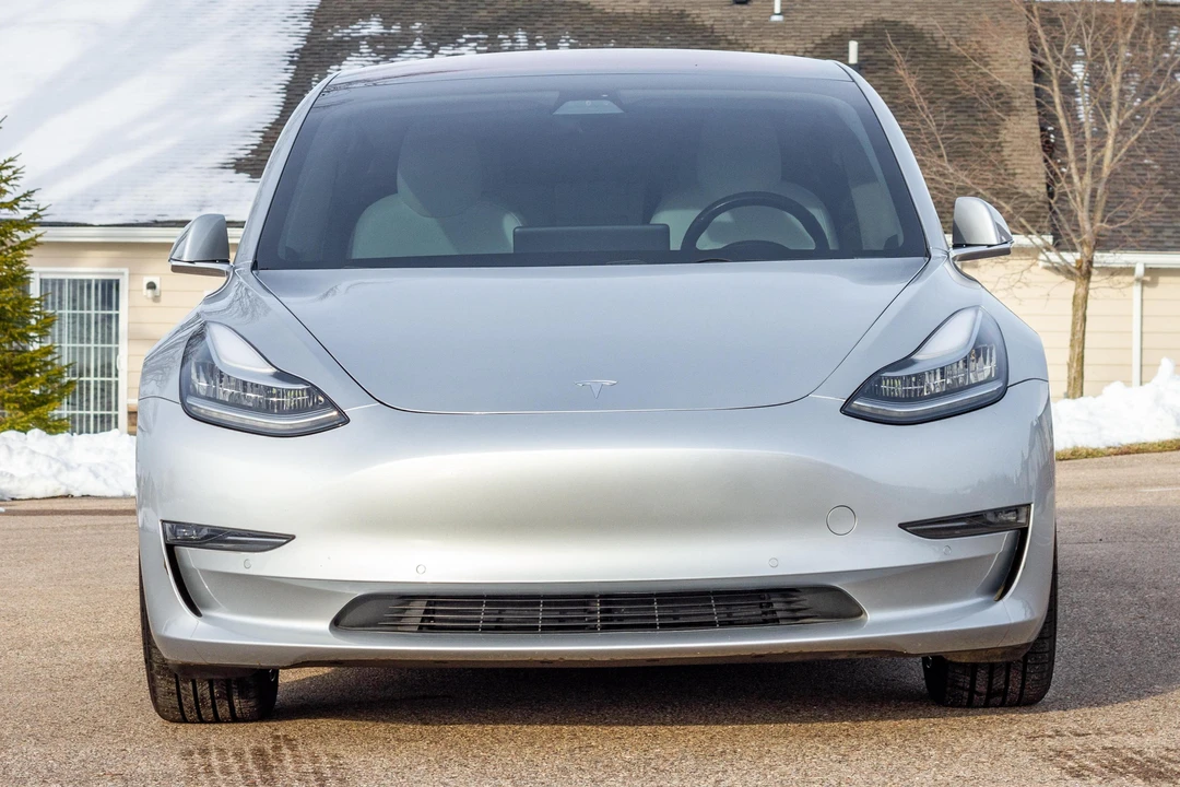 2018 Tesla Model 3 - Image 2 of 31