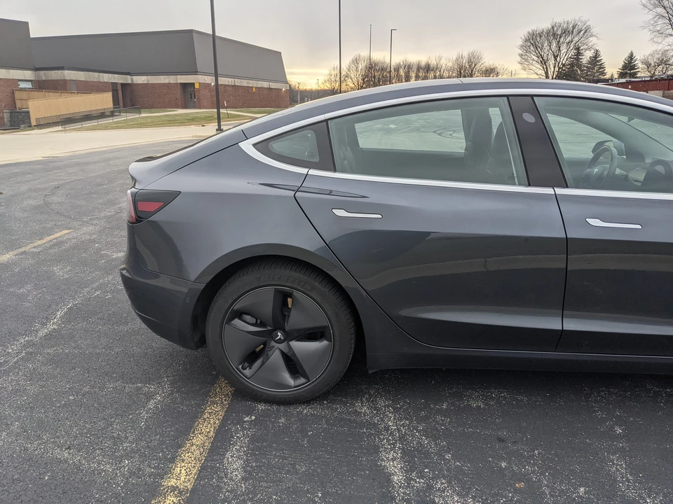2018 Tesla Model 3 - Image 14 of 31