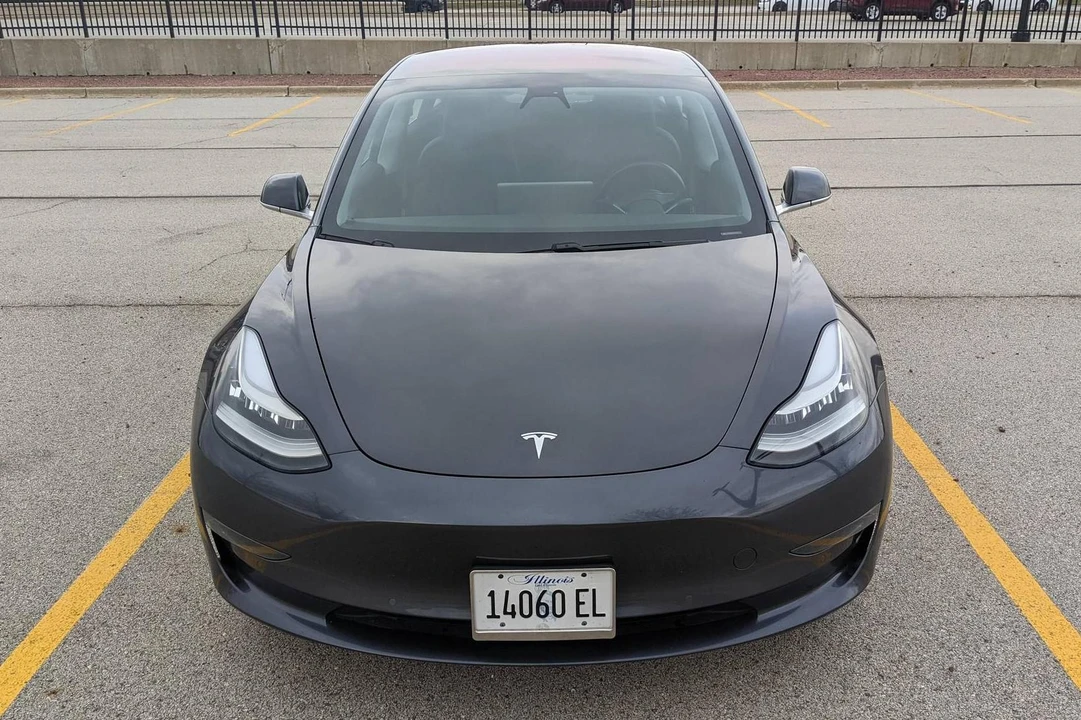 2018 Tesla Model 3 - Image 2 of 31