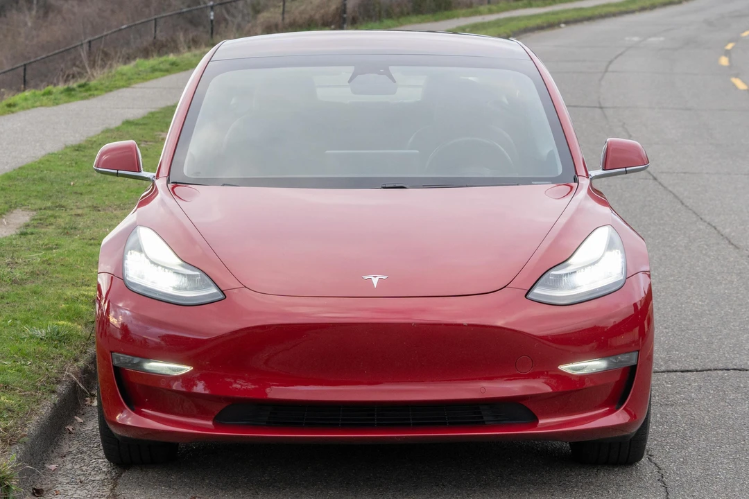 2018 Tesla Model 3 - Image 2 of 31