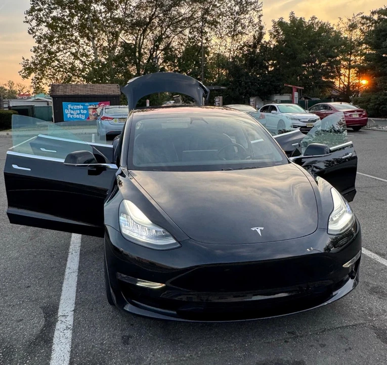 2018 Tesla Model 3 - Image 14 of 31