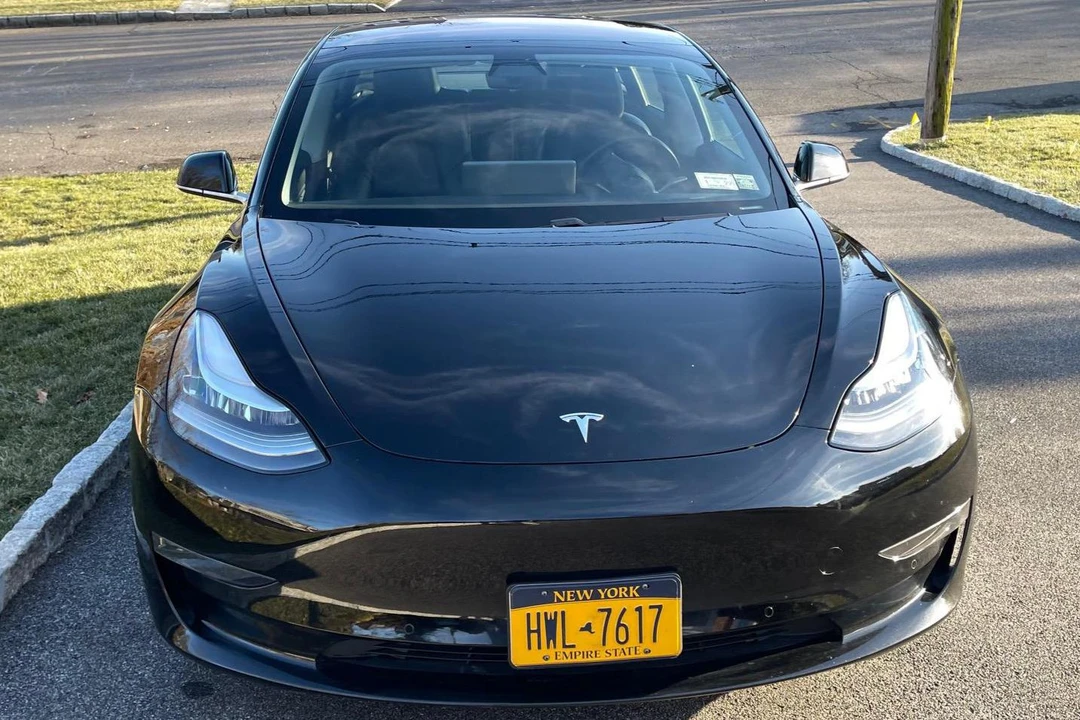 2018 Tesla Model 3 - Image 2 of 31