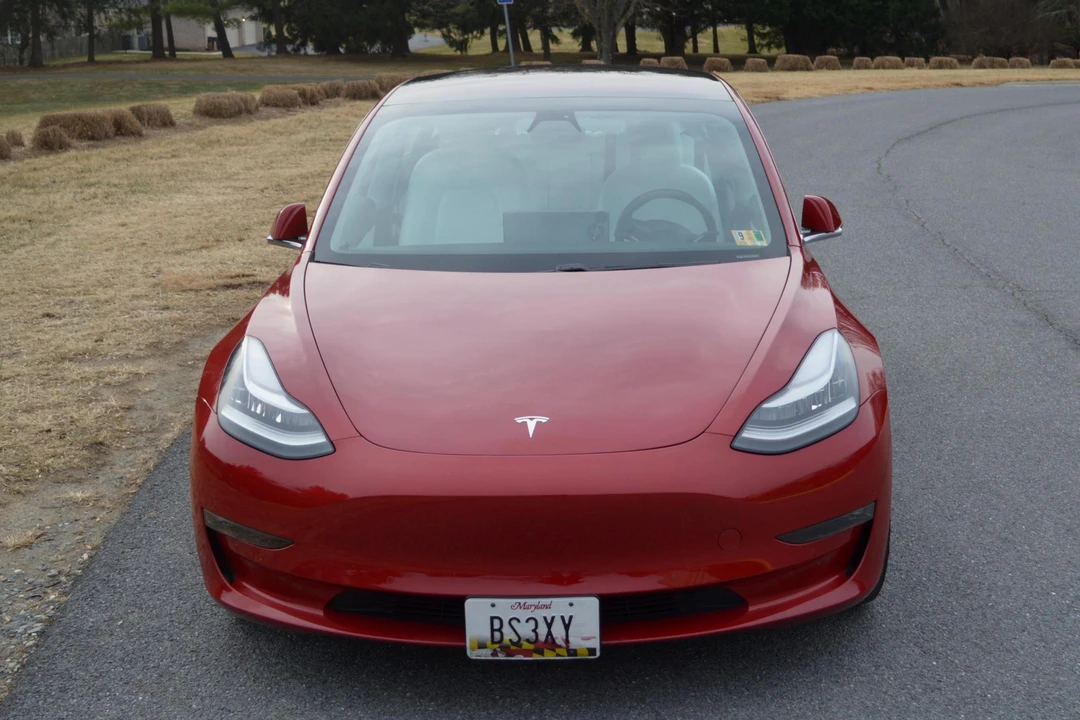 2018 Tesla Model 3 - Image 2 of 31