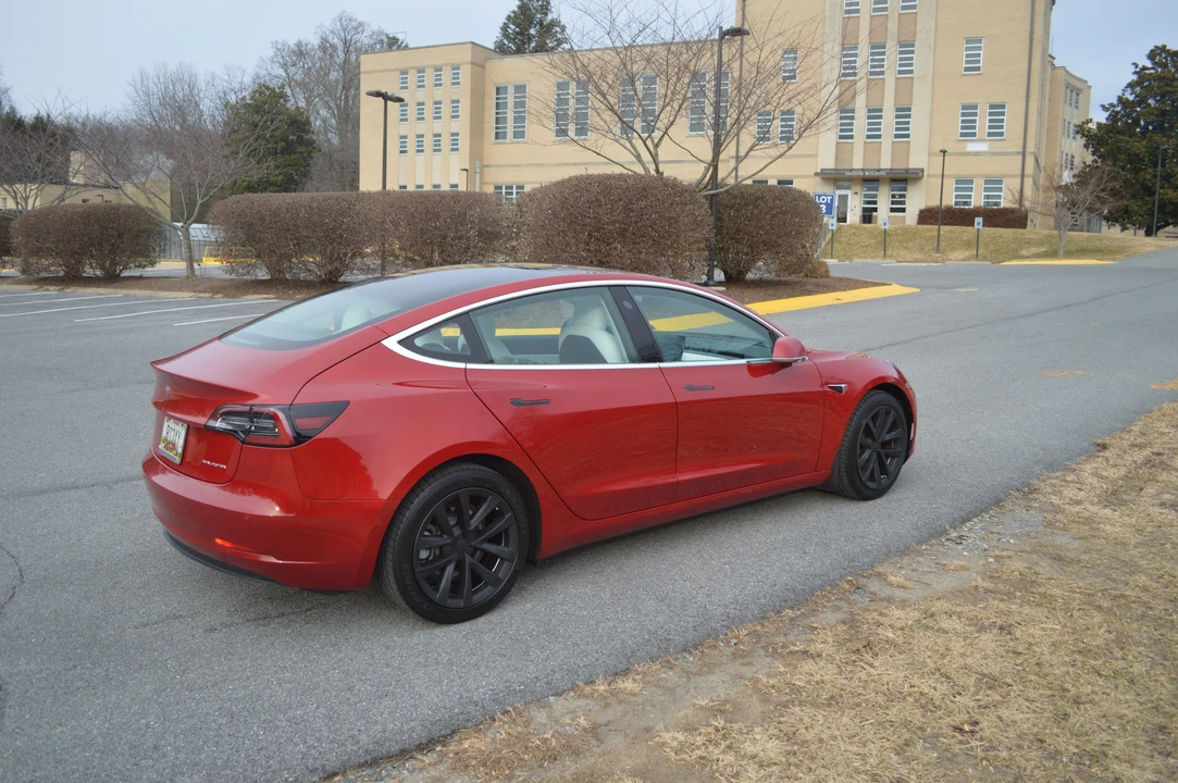 2018 Tesla Model 3 - Image 8 of 31