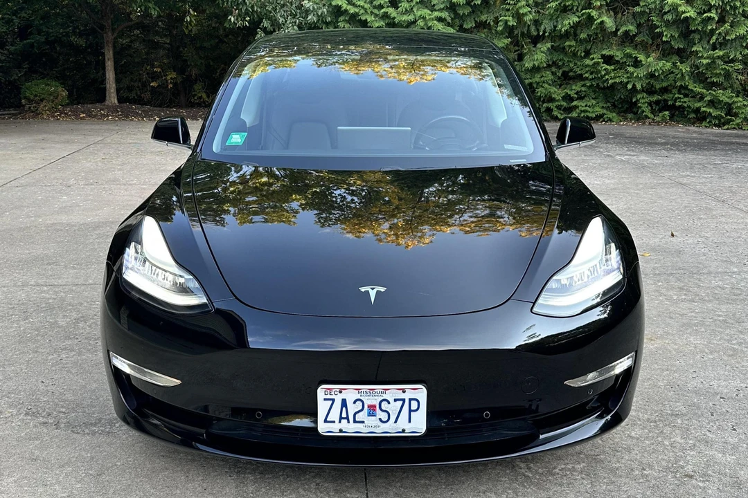 2018 Tesla Model 3 - Image 2 of 31