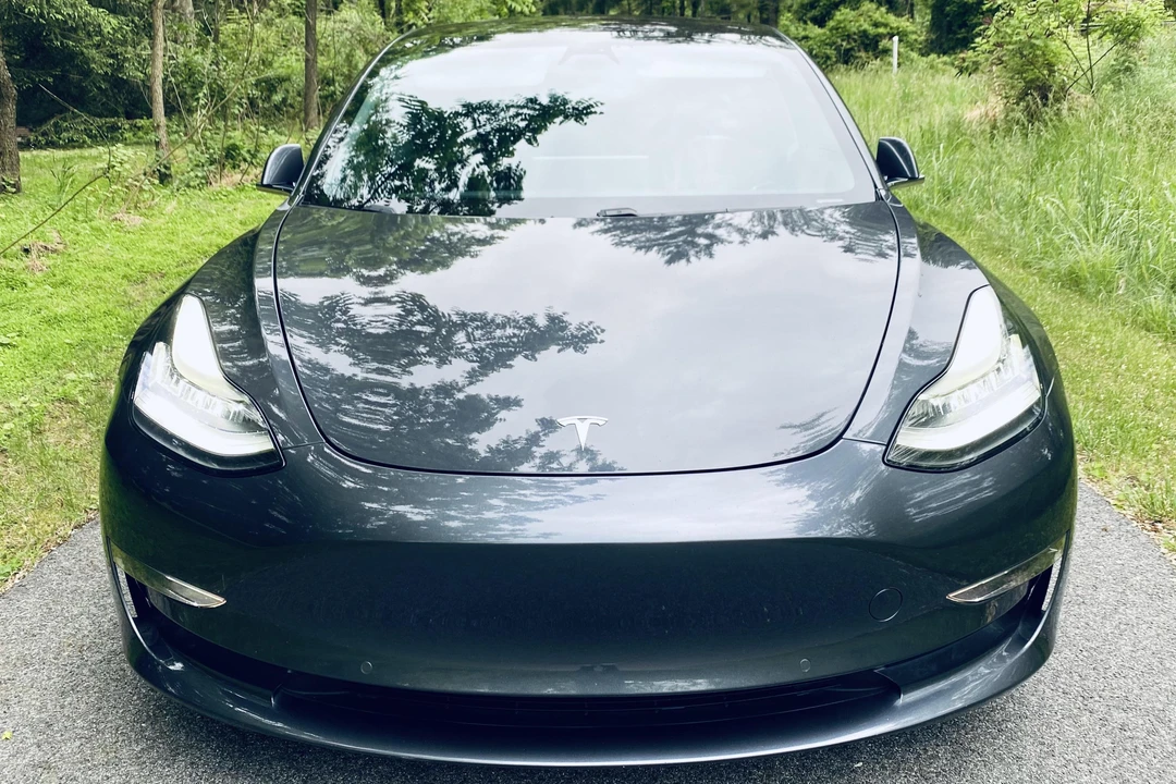 2018 Tesla Model 3 - Image 2 of 31