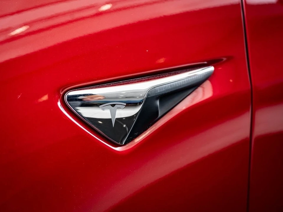 2018 Tesla Model 3 - Image 9 of 21
