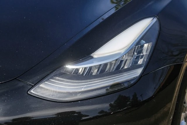 2018 Tesla Model 3 - Image 7 of 21