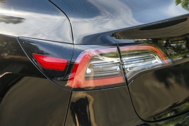2018 Tesla Model 3 - Image 8 of 21