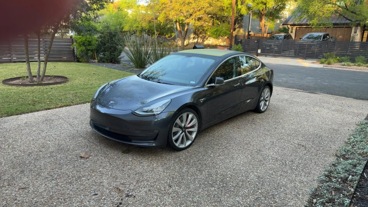 2018 Tesla Model 3 - Image 2 of 6