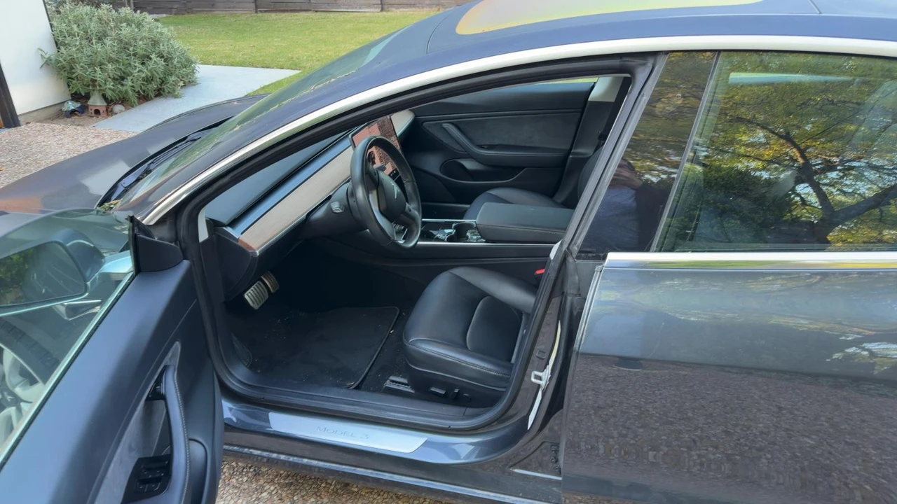 2018 Tesla Model 3 - Image 6 of 6