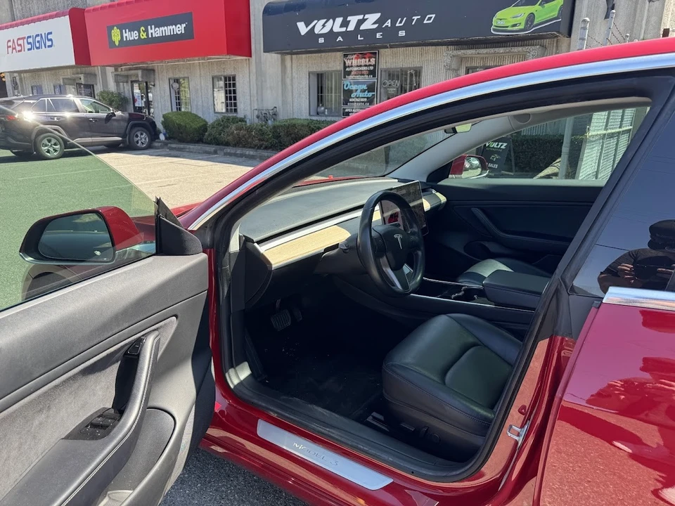 2018 Tesla Model 3 - Image 6 of 11