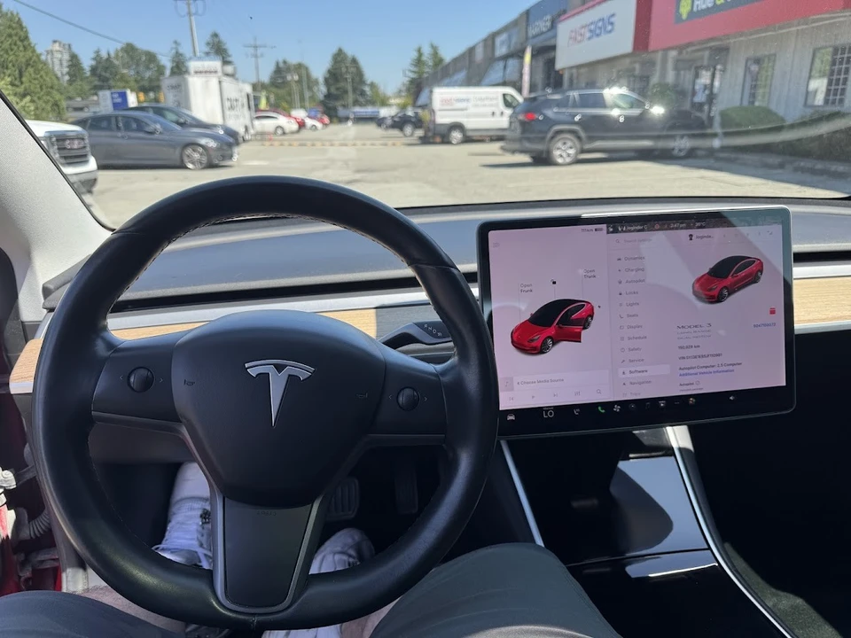 2018 Tesla Model 3 - Image 9 of 11