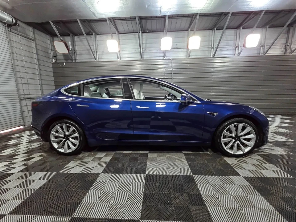 2018 Tesla Model 3 - Image 9 of 12