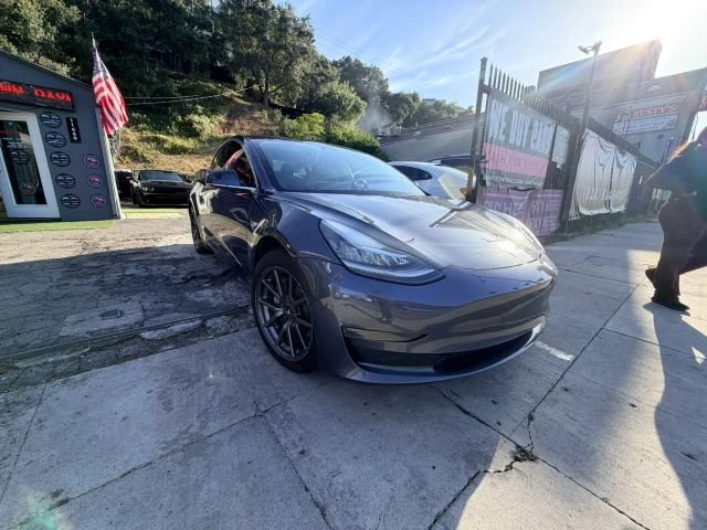 2018 Tesla Model 3 - Image 2 of 11