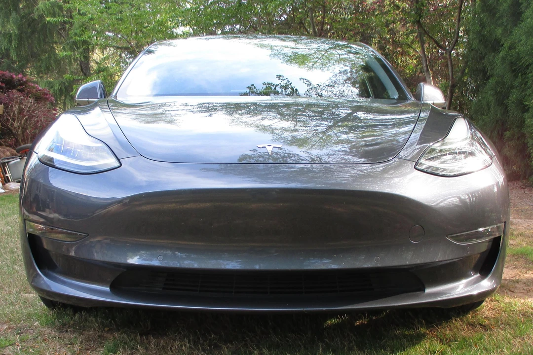2018 Tesla Model 3 - Image 2 of 25