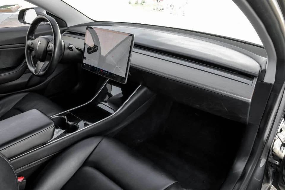 2018 Tesla Model 3 - Image 10 of 19