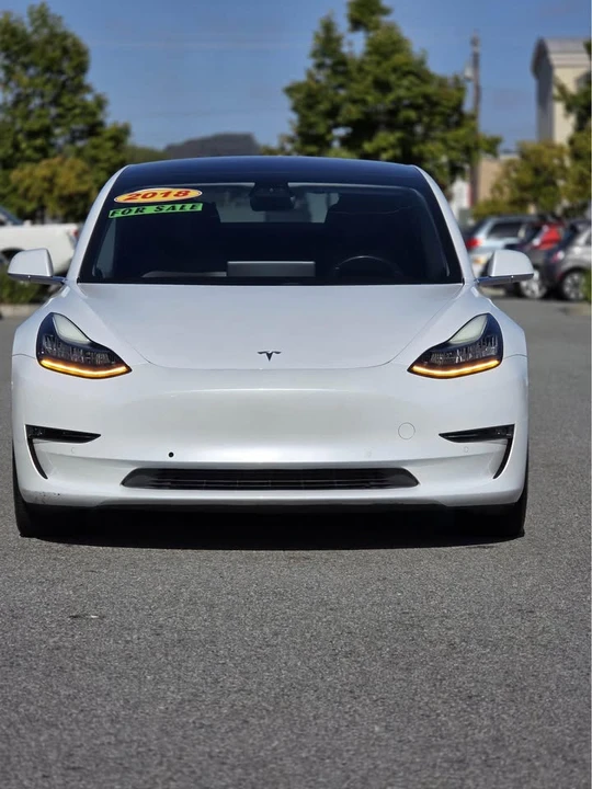 2018 Tesla Model 3 - Image 2 of 13