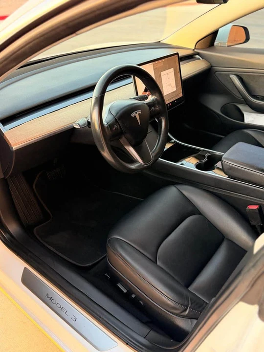 2018 Tesla Model 3 - Image 4 of 5