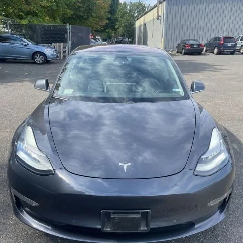 2018 Tesla Model 3 - Image 2 of 10