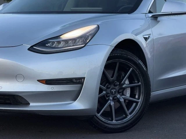 2018 Tesla Model 3 - Image 2 of 12