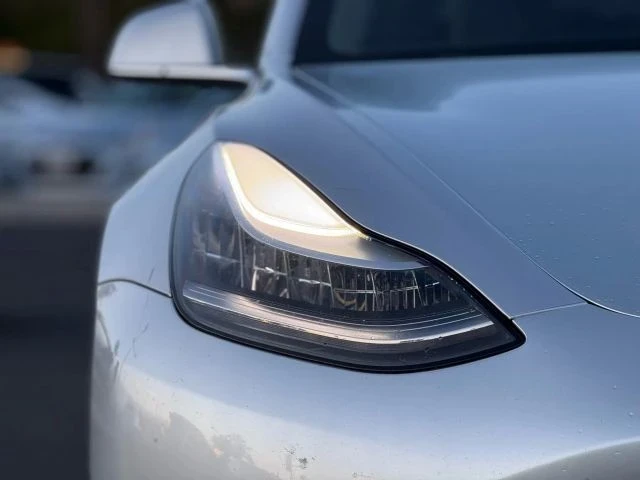 2018 Tesla Model 3 - Image 6 of 12