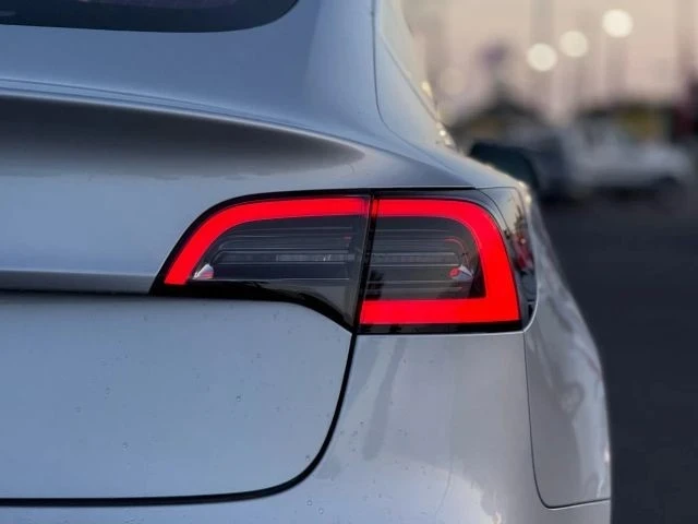 2018 Tesla Model 3 - Image 9 of 12