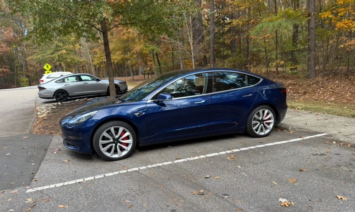 2018 Tesla Model 3 - Image 2 of 11