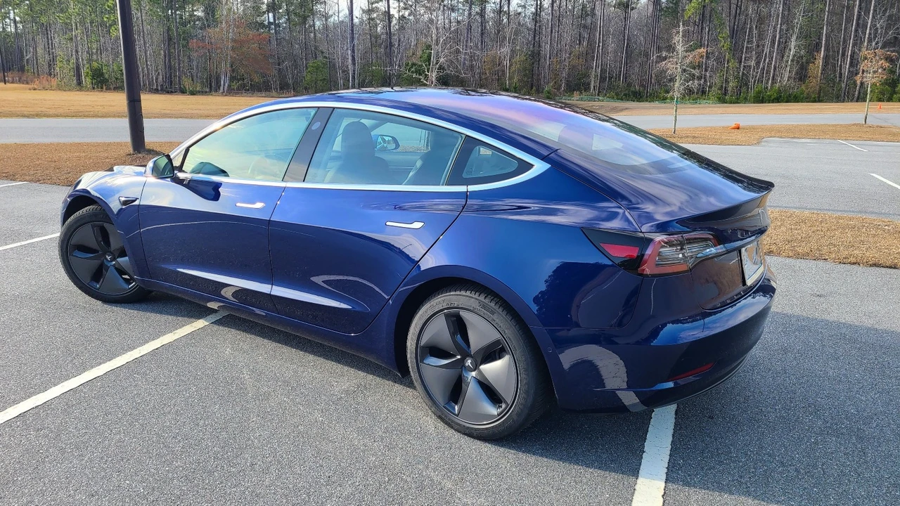 2018 Tesla Model 3 - Image 2 of 21