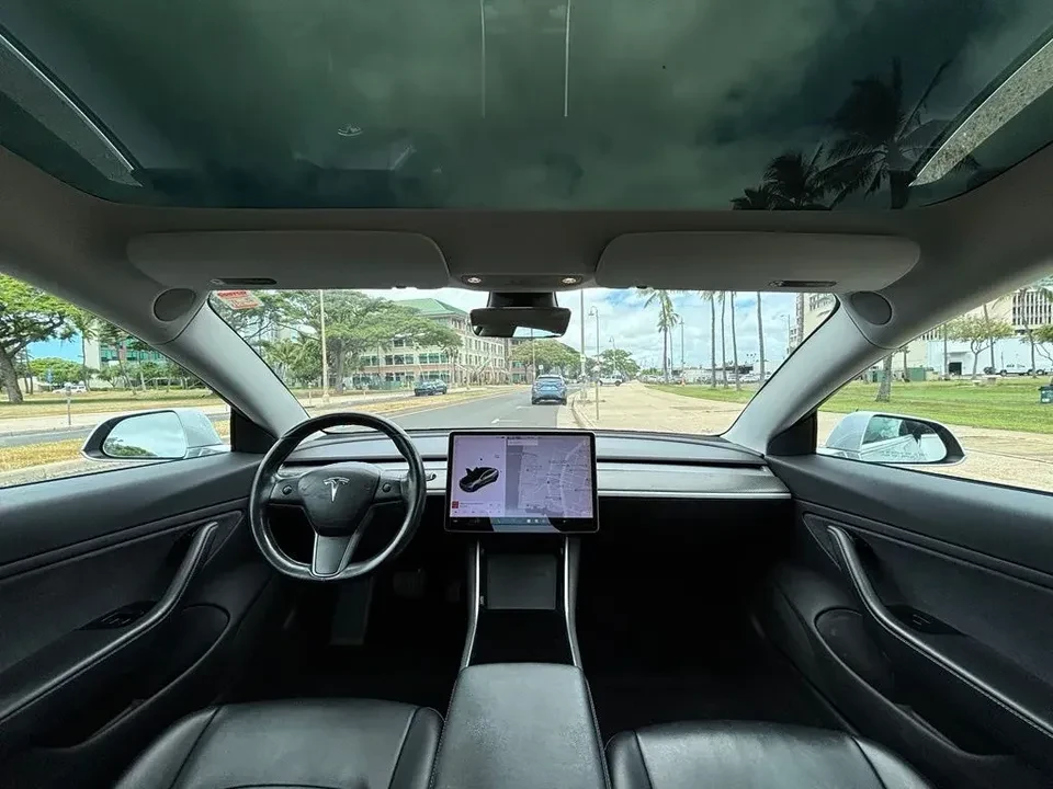 2018 Tesla Model 3 - Image 10 of 13