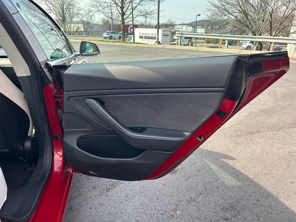2018 Tesla Model 3 - Image 8 of 17
