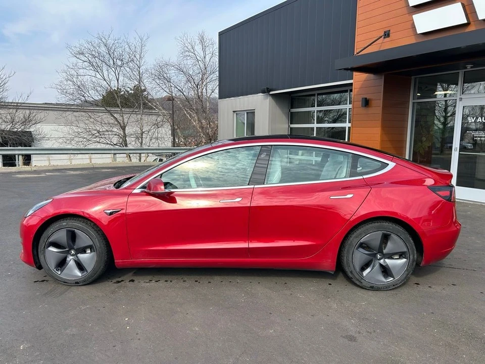 2018 Tesla Model 3 - Image 5 of 17
