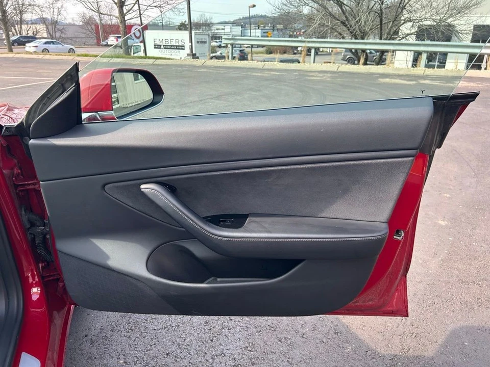 2018 Tesla Model 3 - Image 12 of 17