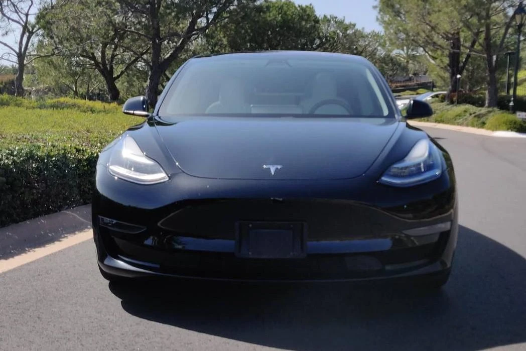 2018 Tesla Model 3 - Image 2 of 31