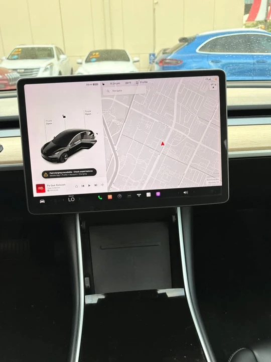 2018 Tesla Model 3 - Image 9 of 10
