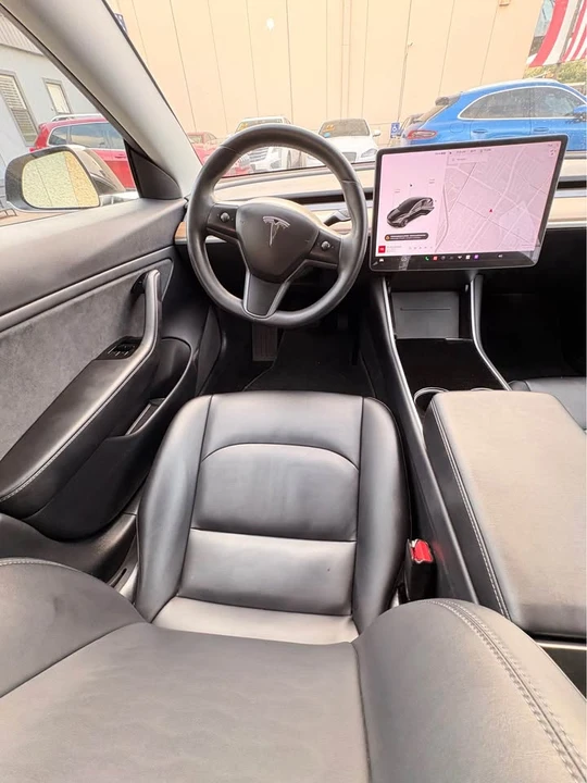 2018 Tesla Model 3 - Image 8 of 10