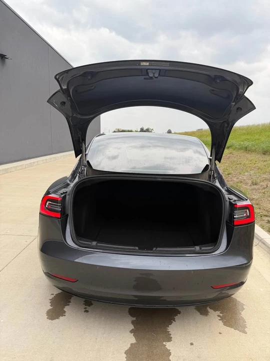 2018 Tesla Model 3 - Image 9 of 19
