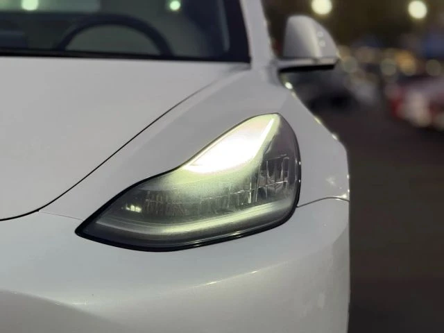 2018 Tesla Model 3 - Image 6 of 12