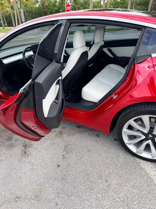 2018 Tesla Model 3 - Image 9 of 11