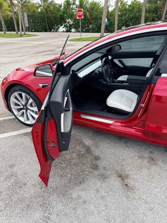 2018 Tesla Model 3 - Image 8 of 11