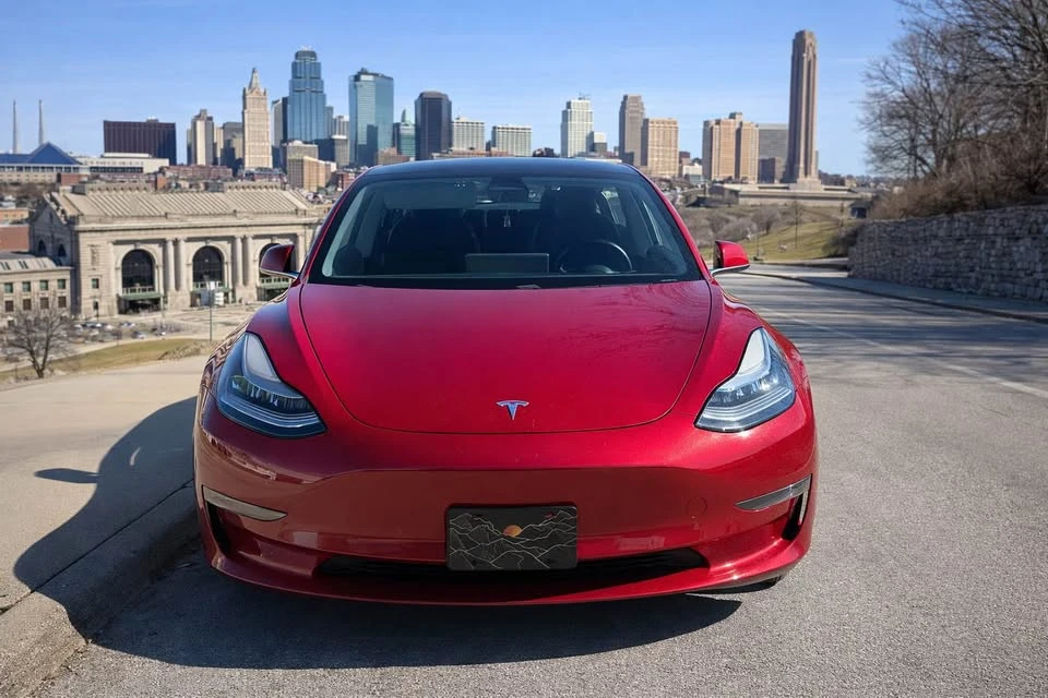 2018 Tesla Model 3 - Image 2 of 4