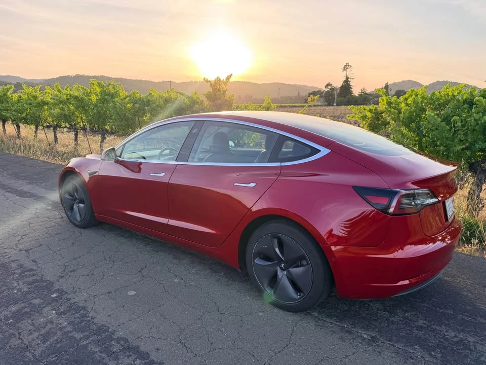 2018 Tesla Model 3 - Image 2 of 18