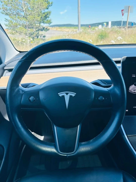 2018 Tesla Model 3 - Image 8 of 18